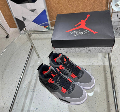 Air Jordan 4